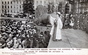 Mrs Pankhurst in Trafalgar Square invite people to rush HC low